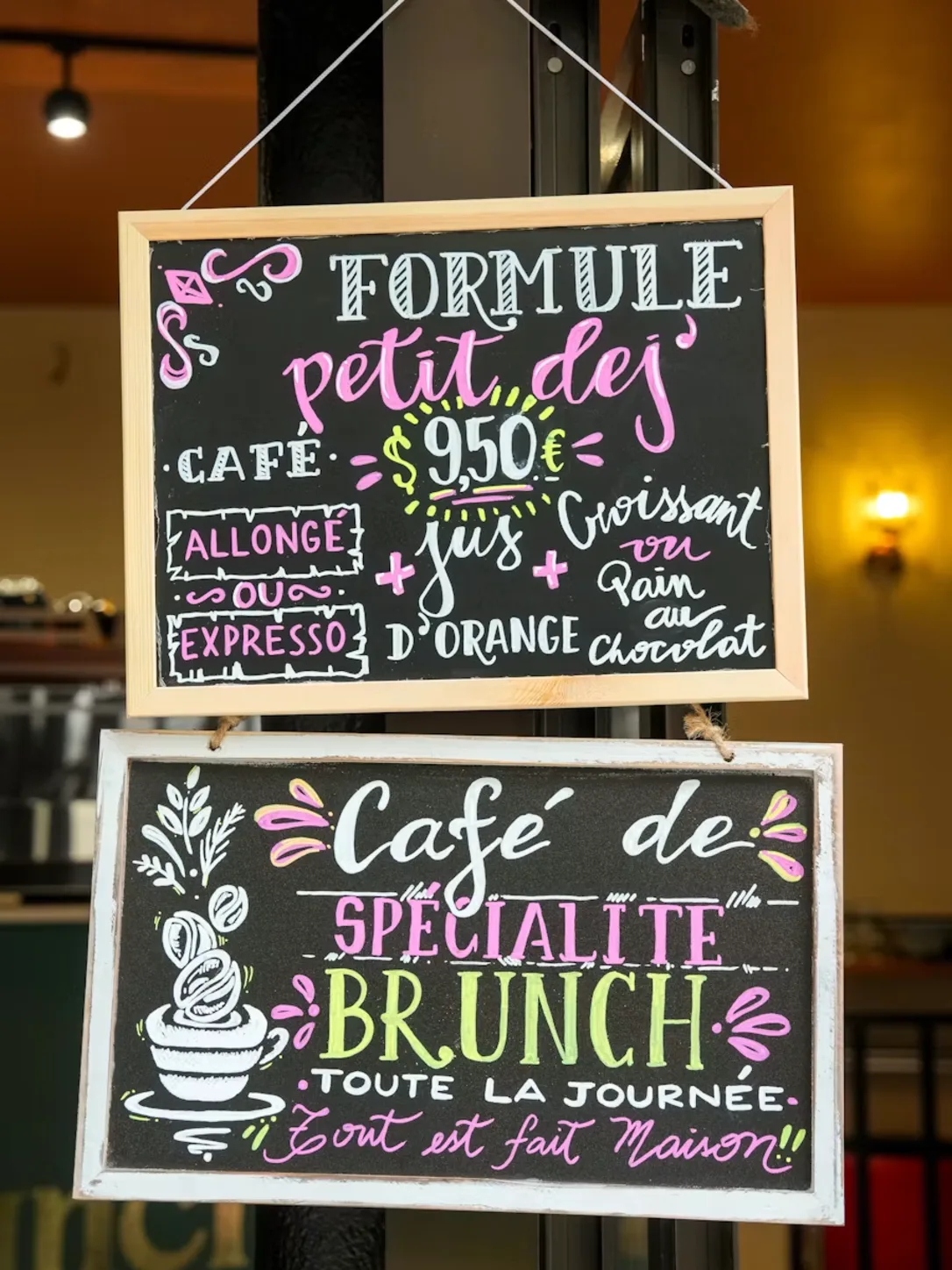 French café chalkboard menu reading "petit dej" with a 9,50 euro price.
